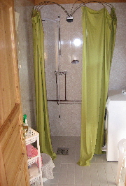 Ferienhaus   005 Teilansicht von Bad - WC