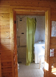 Ferienhaus   006 Teilansicht von Bad - WC